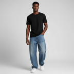 Baggy Jeans - Model Amevaa Black T-Shirt