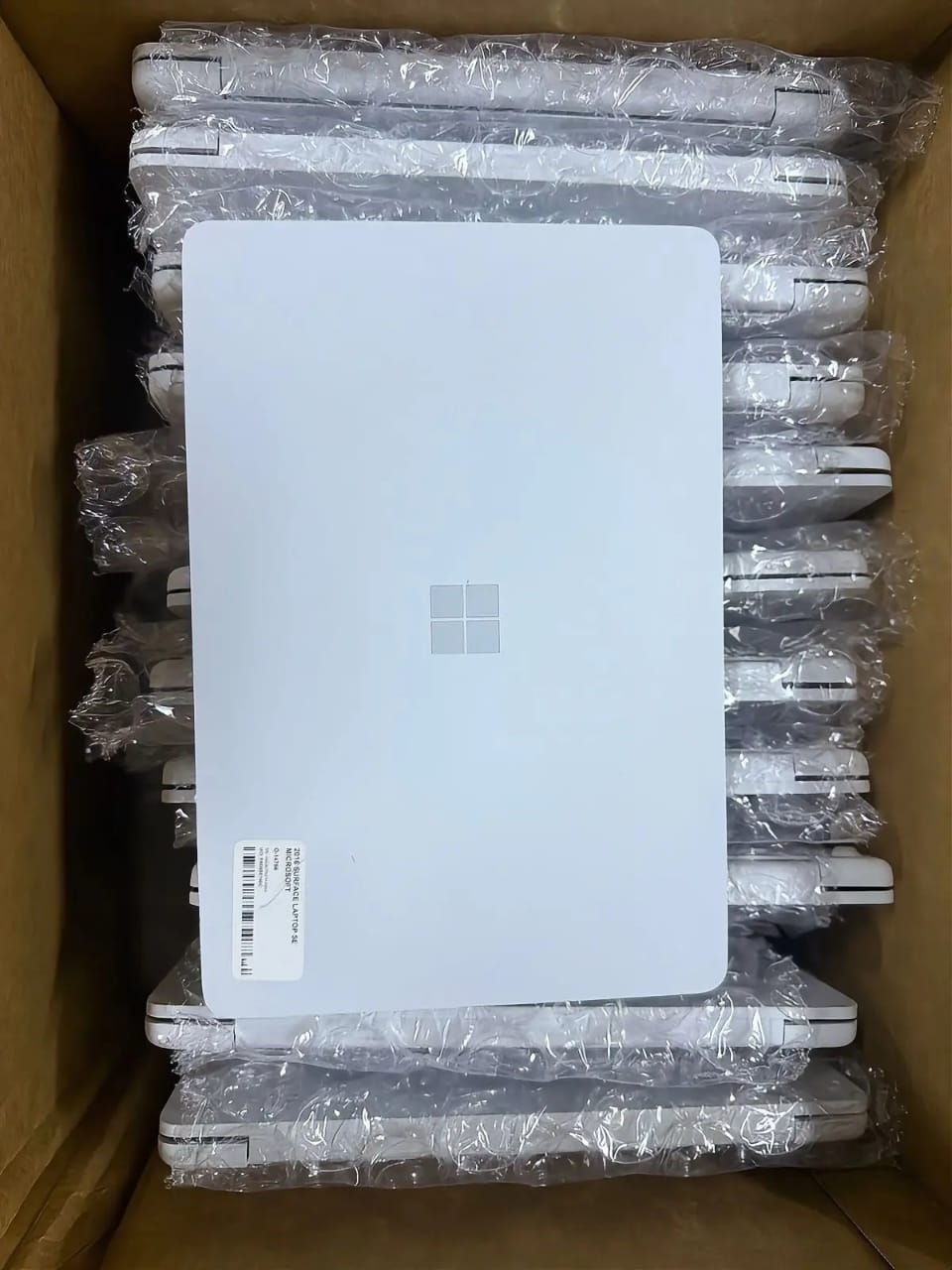 Microsoft Surface SE - Stock nyingi